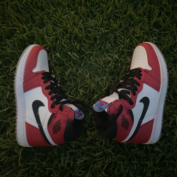 Boys size 7 Nike Air Jordan 1 High OG shoes Spider-Man - Picture 2 of 6